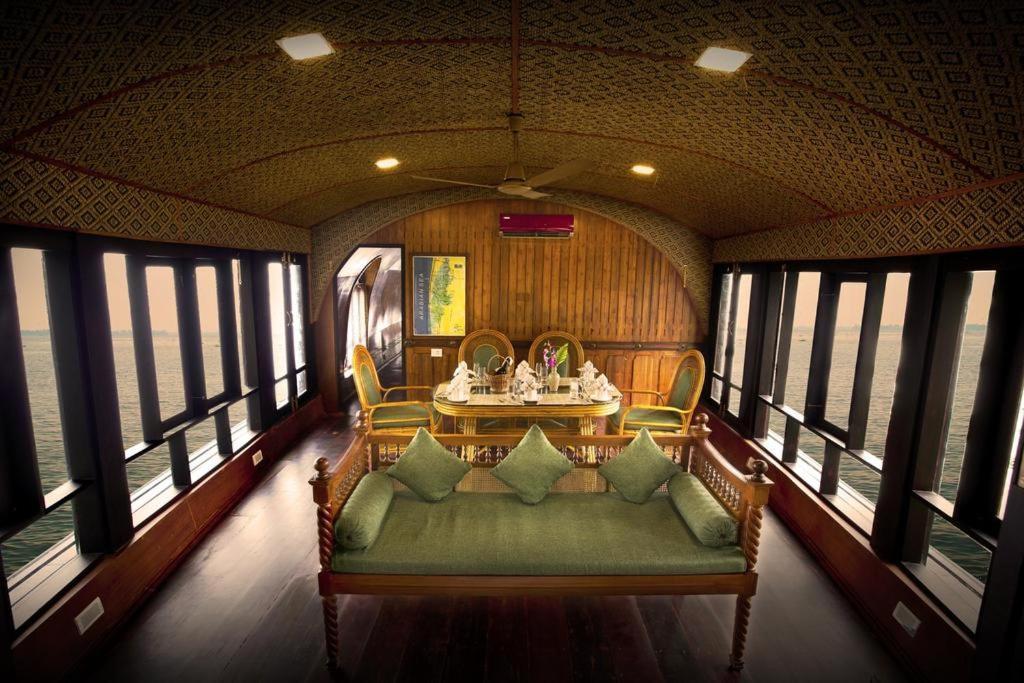 Vivaresidence Homestay Alappuzha Extérieur photo